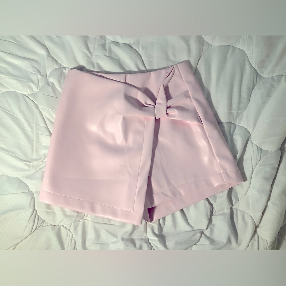 Completely new Francesca’s pink skort xs